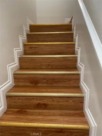 a view of a kitchen and kitchen island