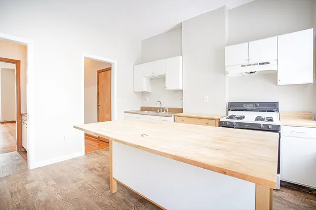 $1,990 | 193 Beech Street, Unit 193, Holyoke, MA 01040