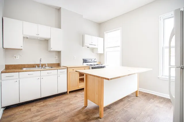 $1,990 | 193 Beech Street, Unit 193, Holyoke, MA 01040