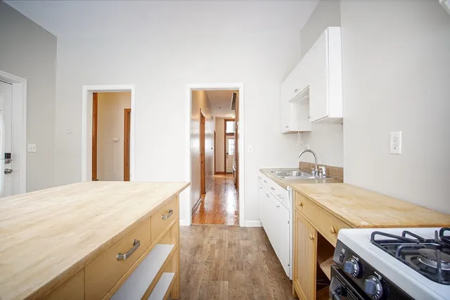 $1,990 | 193 Beech Street, Unit 193, Holyoke, MA 01040