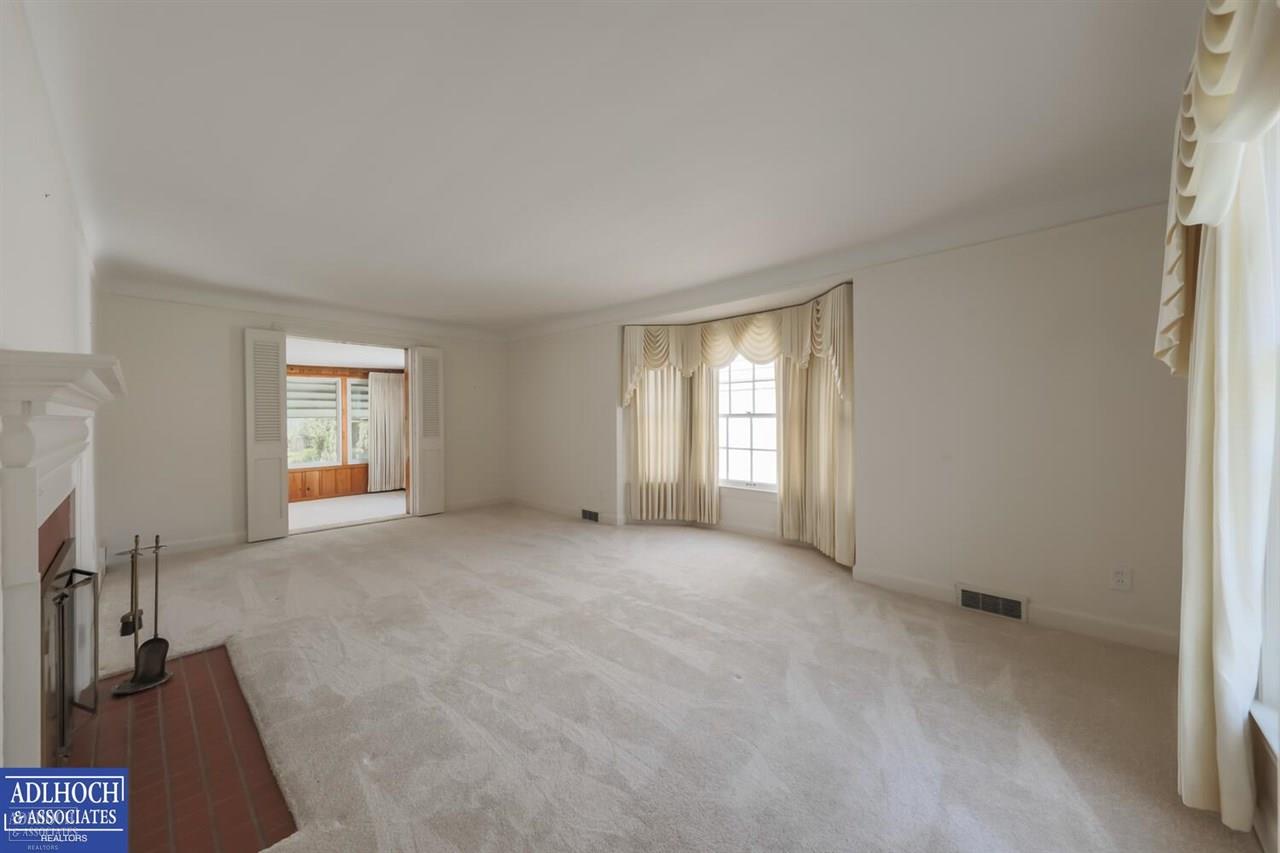 1395 Hampton Road Grosse Pointe Woods, MI 48236 - Photo 3 of 29