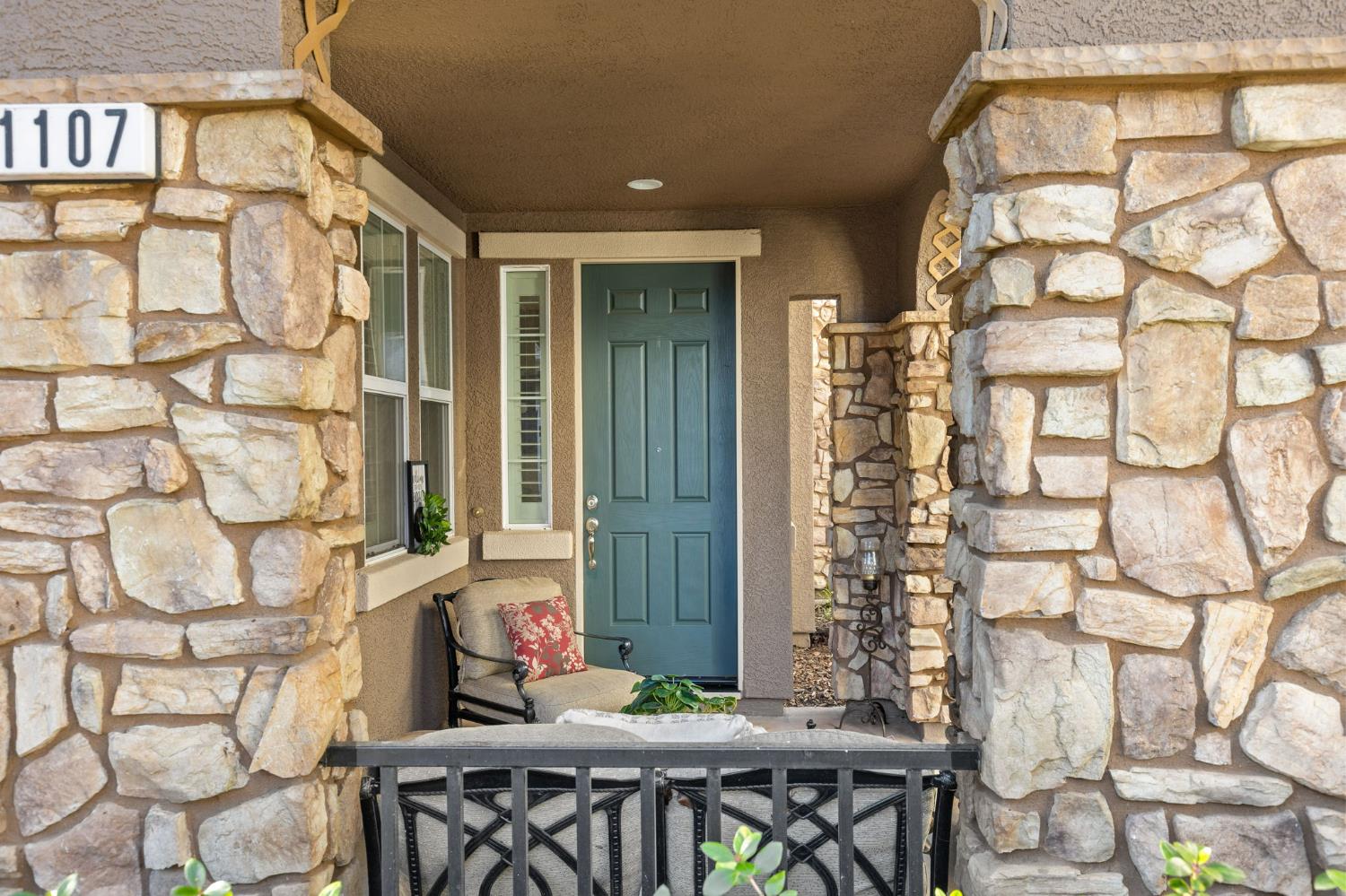 1107 Hudson Circle Lincoln, CA 95648 - Photo 42 of 51 a balcony with table and chairs and potted plants
