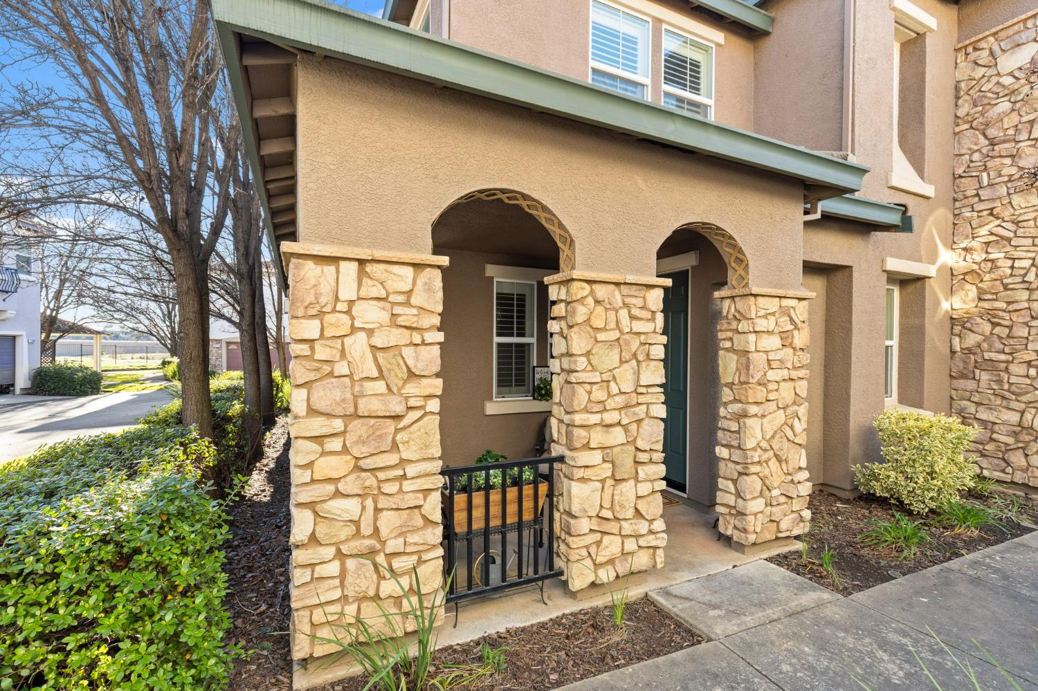 1107 Hudson Circle Lincoln, CA 95648 - Photo 45 of 51 a front view of a house with large trees