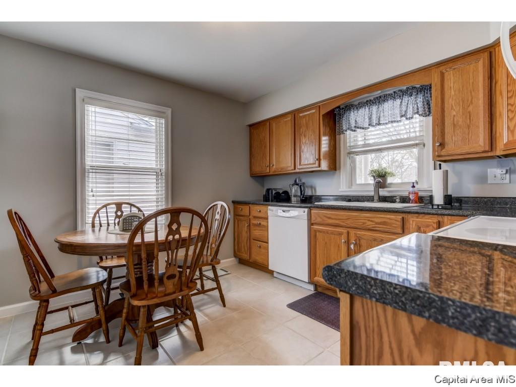 2428 South Walnut Street Springfield, IL 62704 - Photo 7 of 32