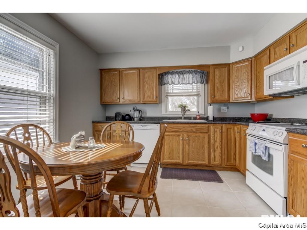 2428 South Walnut Street Springfield, IL 62704 - Photo 8 of 32