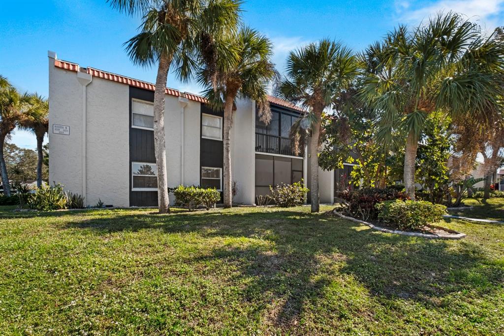 3219 South Beneva Road, Unit 103 Sarasota, FL 34232 - Photo 1 of 1 Lanai and side yard of building