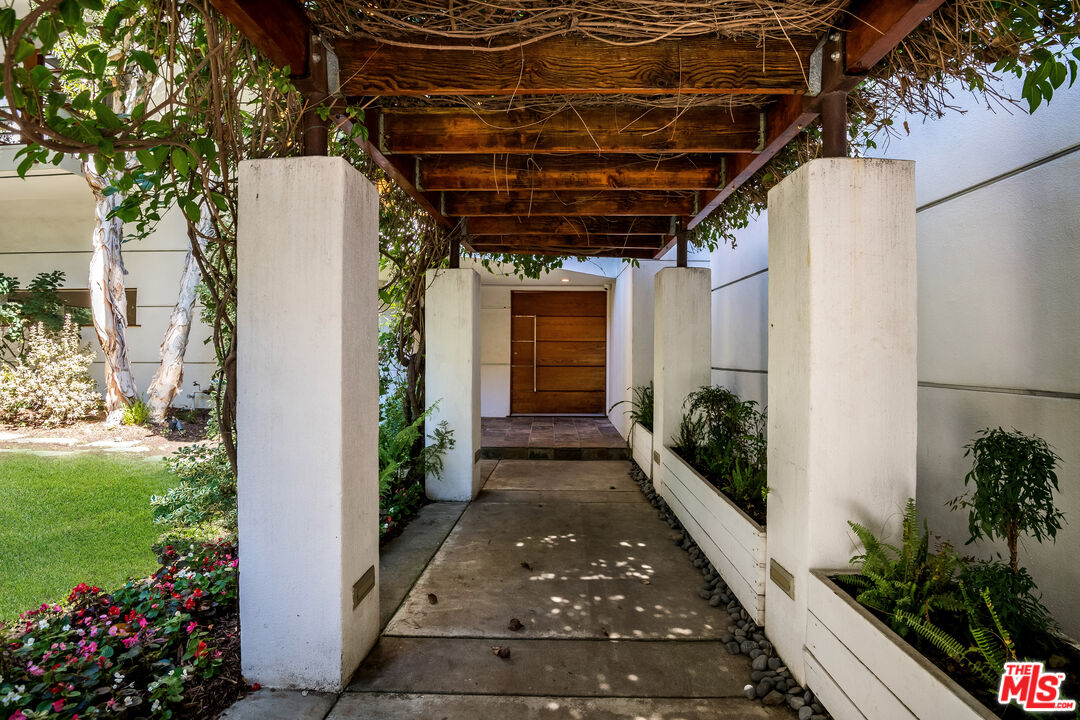 3600 Mandeville Canyon Road Los Angeles, CA 90049 - Photo 2 of 59