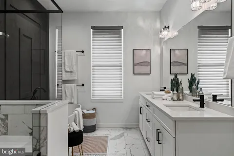 $1,249,000 | 3200 Parkview Walk, Philadelphia, PA 19125
