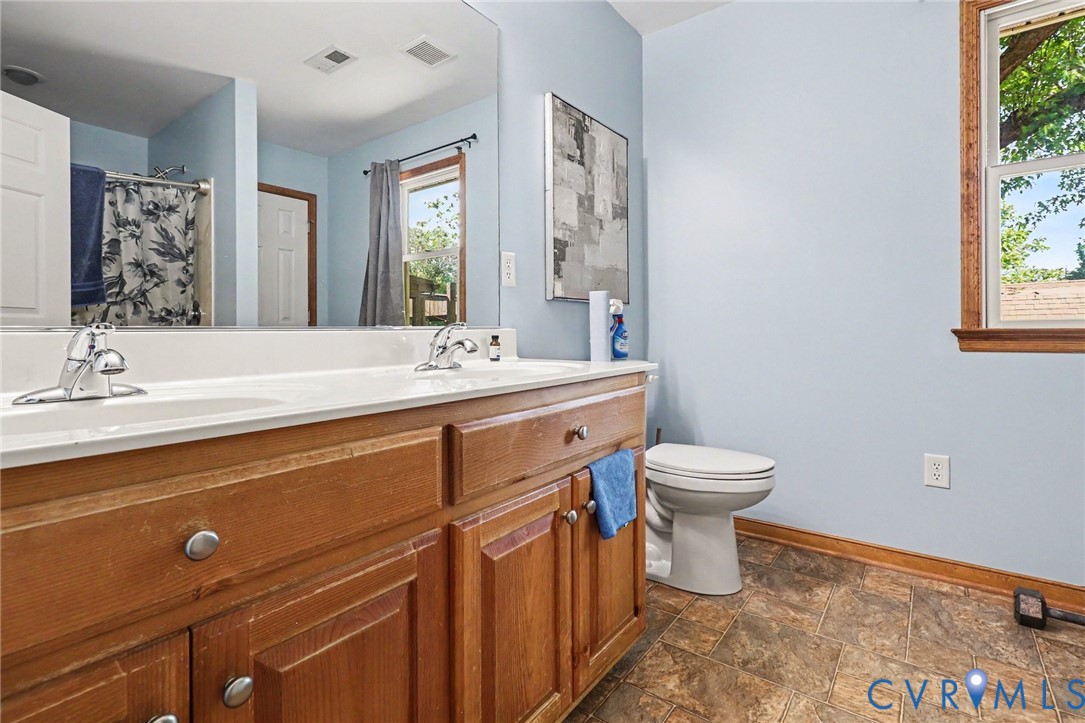 1100 Dotson Road Henrico, VA 23231 - Photo 9 of 31 Inlaw Suite Bathroom