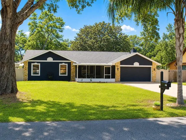 $589,900 | 27627 Lois Drive, Tavares, FL 32778