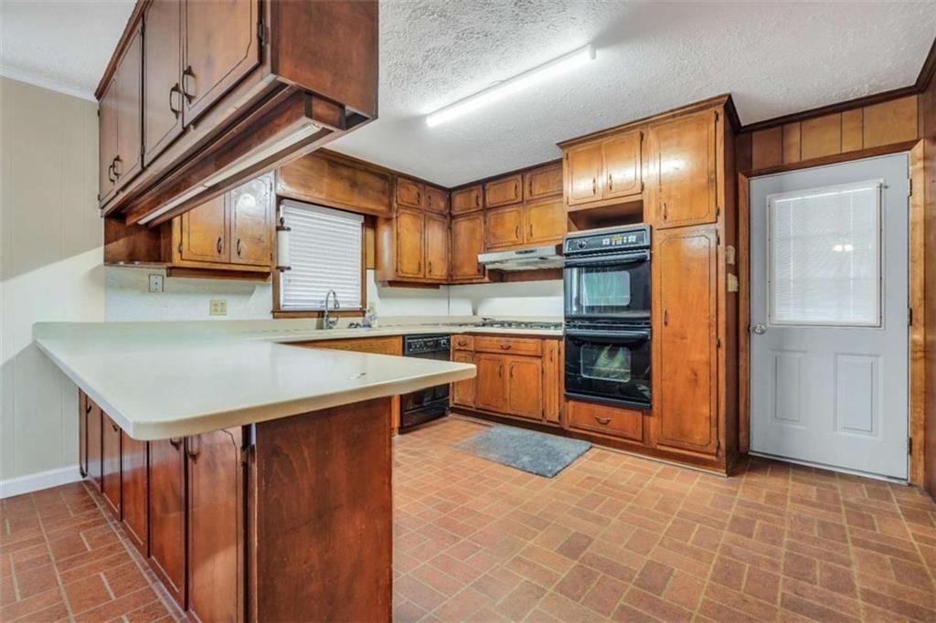 2058 Graham Road Macon, GA 31211 - Photo 11 of 37 a kitchen with stainless steel appliances granite countertop a refrigerator a stove and a sink with cabinets
