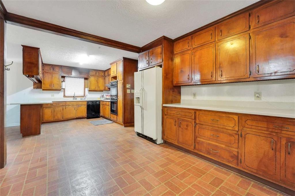 2058 Graham Road Macon, GA 31211 - Photo 14 of 37 a kitchen with stainless steel appliances granite countertop a refrigerator and a stove top oven