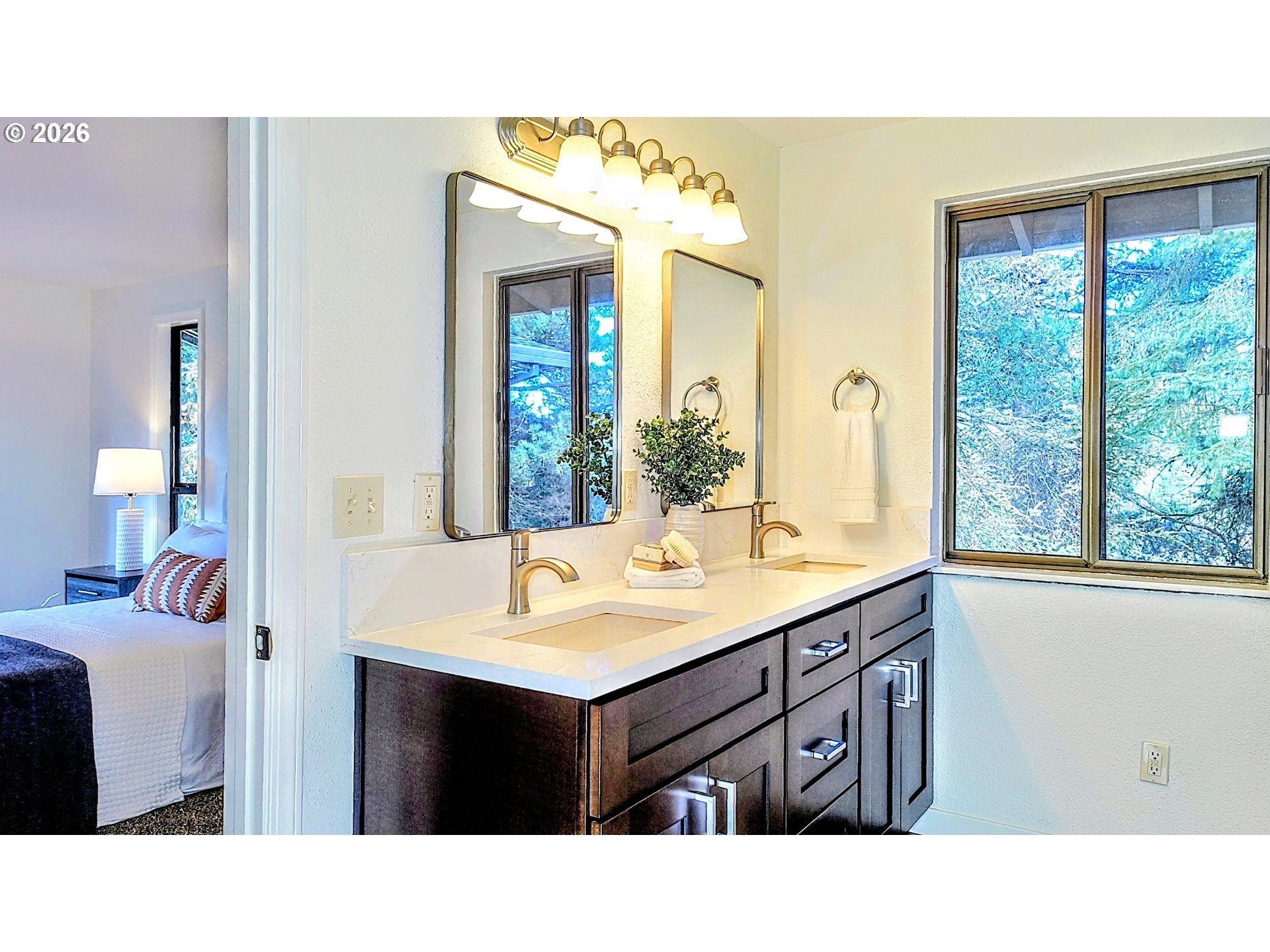 7326 Southeast 252nd Avenue Gresham, OR 97080 - Photo 17 of 38 Owner's Suite Bathroom