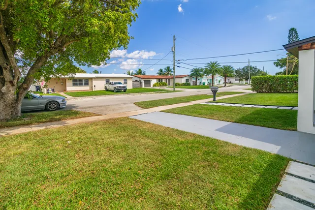 $995,000 | 11014 Westwood Lake Drive, Miami, FL 33165