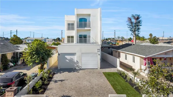 $999,999 | 10905 Dalerose Avenue, Unit B, Inglewood, CA 90304