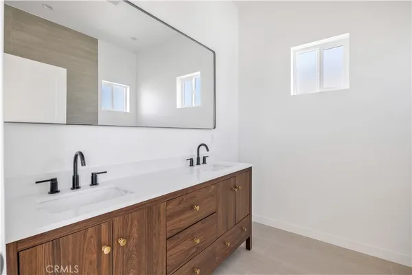 $999,999 | 10905 Dalerose Avenue, Unit B, Inglewood, CA 90304