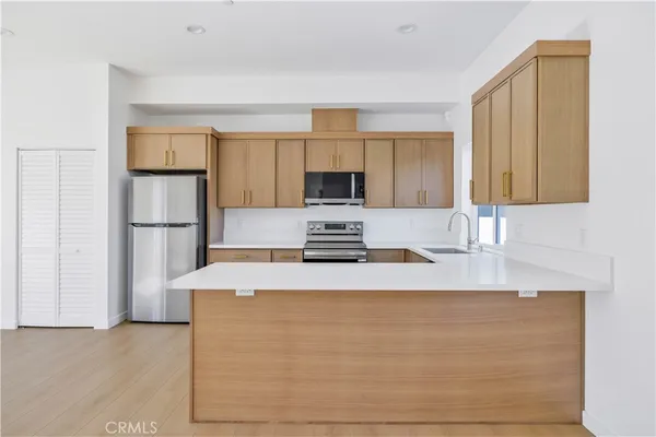 $999,999 | 10905 Dalerose Avenue, Unit B, Inglewood, CA 90304