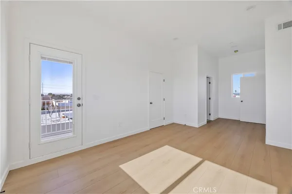 $999,999 | 10905 Dalerose Avenue, Unit B, Inglewood, CA 90304