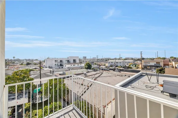 $999,999 | 10905 Dalerose Avenue, Unit B, Inglewood, CA 90304