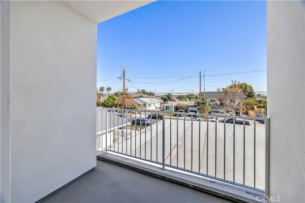 $999,999 | 10905 Dalerose Avenue, Unit B, Inglewood, CA 90304