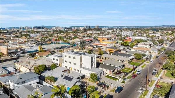 $999,999 | 10905 Dalerose Avenue, Unit B, Inglewood, CA 90304