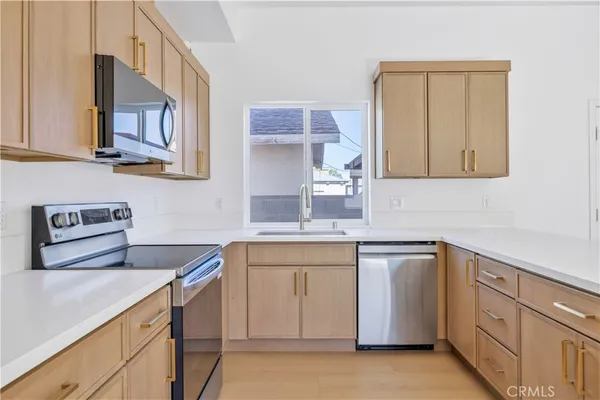 $999,999 | 10905 Dalerose Avenue, Unit B, Inglewood, CA 90304