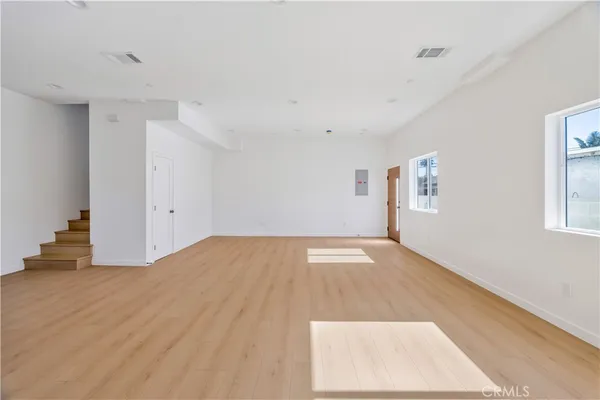 $999,999 | 10905 Dalerose Avenue, Unit B, Inglewood, CA 90304