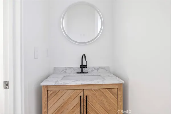 $999,999 | 10905 Dalerose Avenue, Unit B, Inglewood, CA 90304