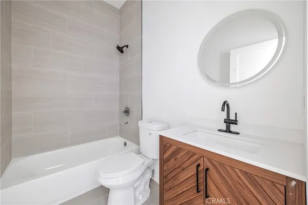 $999,999 | 10905 Dalerose Avenue, Unit B, Inglewood, CA 90304