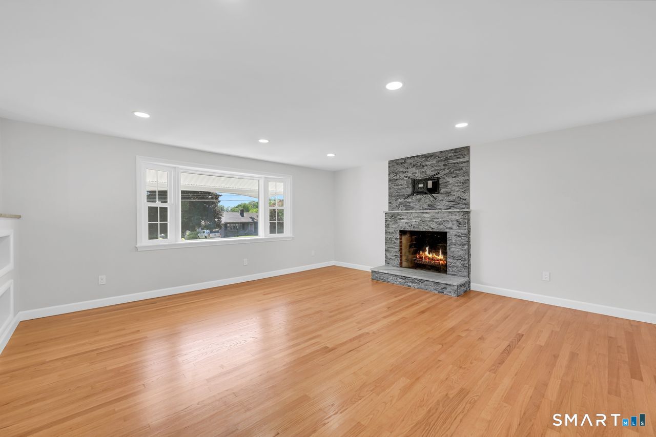 129 Midwell Road Wethersfield, CT 06109 - Photo 10 of 26 Gallery Image 10