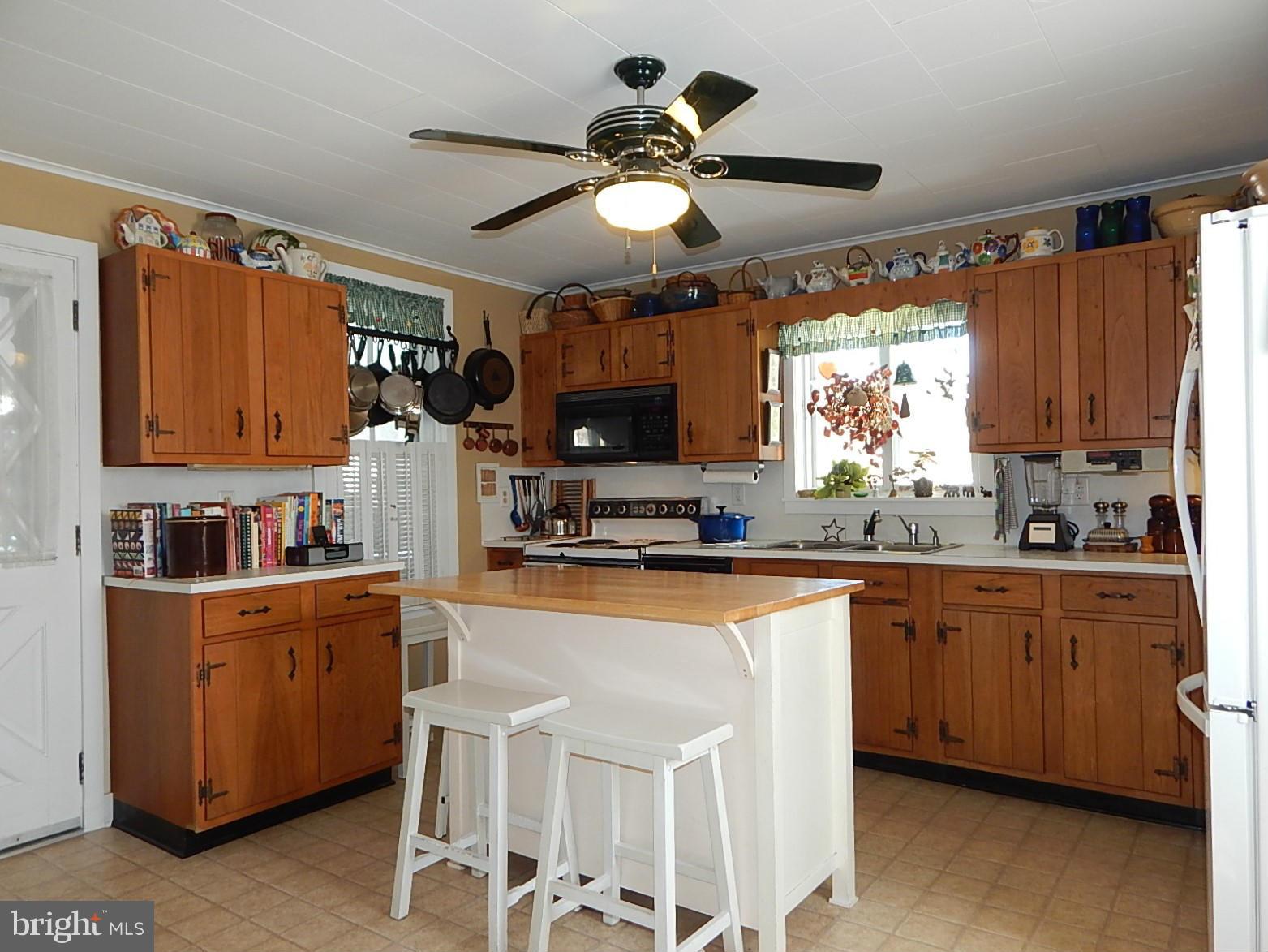 14426 Charmian Road Waynesboro, PA 17268 - Photo 4 of 24 Kitchen