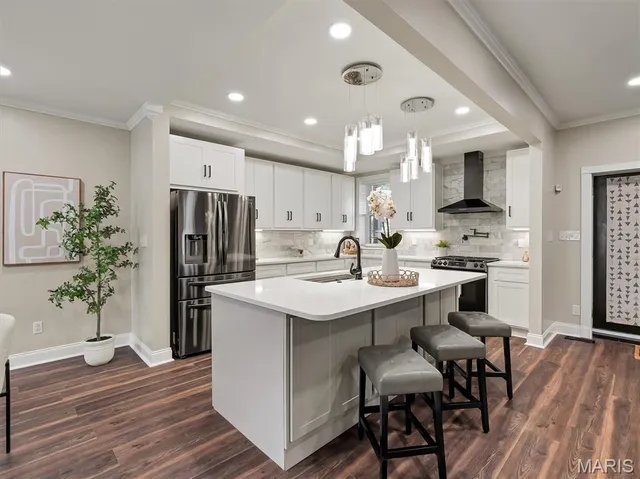 $534,999 | 3957 Shaw Boulevard, St. Louis, MO 63110