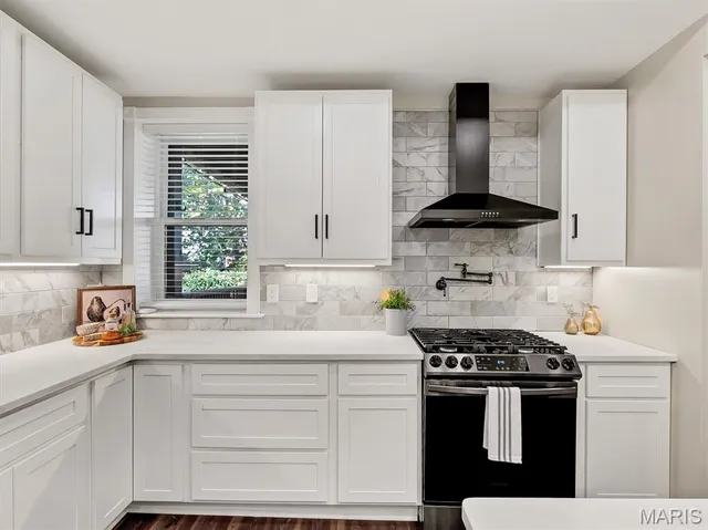 $534,999 | 3957 Shaw Boulevard, St. Louis, MO 63110