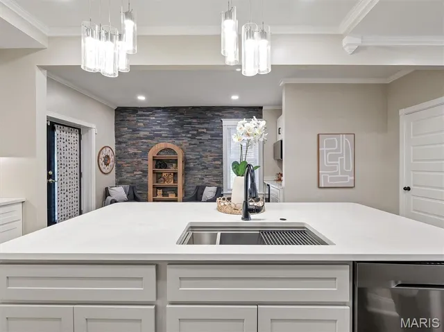 $534,999 | 3957 Shaw Boulevard, St. Louis, MO 63110