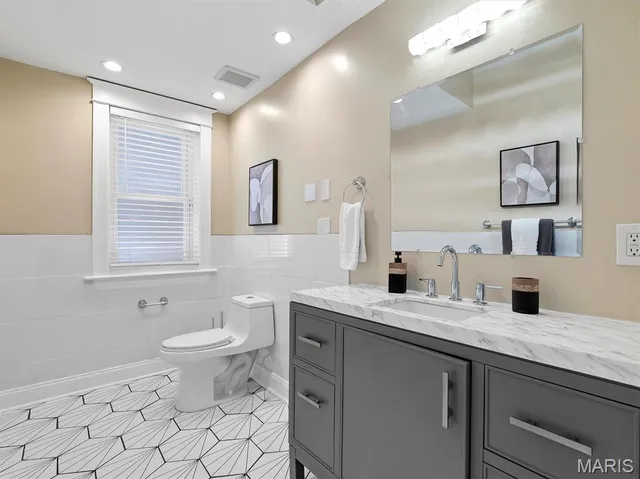 $534,999 | 3957 Shaw Boulevard, St. Louis, MO 63110