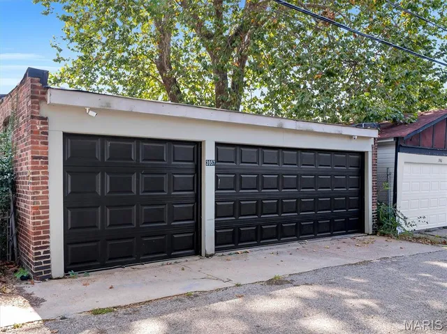 $534,999 | 3957 Shaw Boulevard, St. Louis, MO 63110