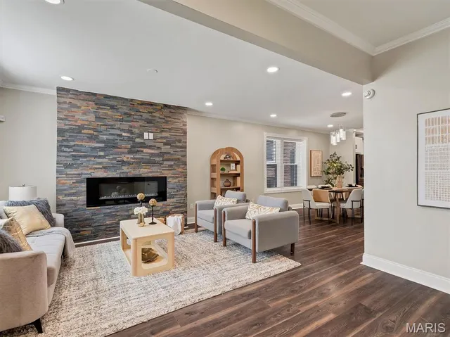 $534,999 | 3957 Shaw Boulevard, St. Louis, MO 63110