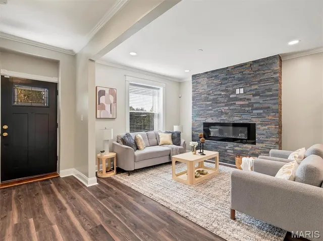 $534,999 | 3957 Shaw Boulevard, St. Louis, MO 63110