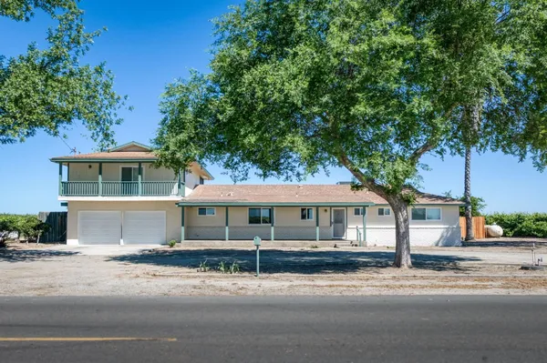 $550,000 | 4154 West Mountain View Avenue, Caruthers, CA 93609
