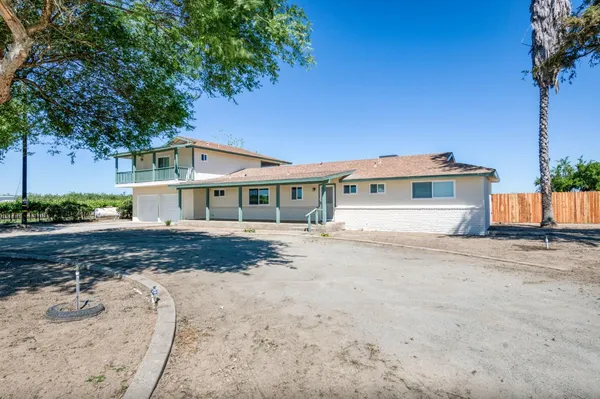 $550,000 | 4154 West Mountain View Avenue, Caruthers, CA 93609