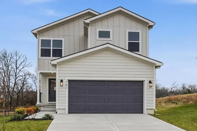 $429,950 | 701 Glenn Circle, Raymore, MO 64083