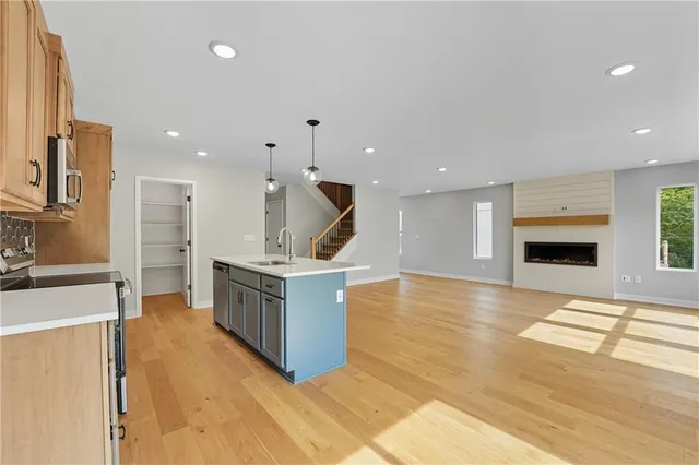 $429,950 | 701 Glenn Circle, Raymore, MO 64083