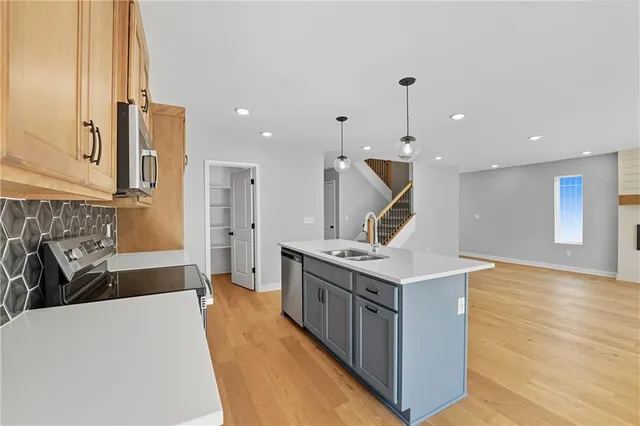 $429,950 | 701 Glenn Circle, Raymore, MO 64083