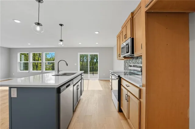 $429,950 | 701 Glenn Circle, Raymore, MO 64083