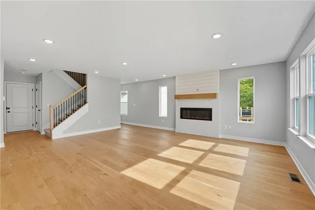 $429,950 | 701 Glenn Circle, Raymore, MO 64083