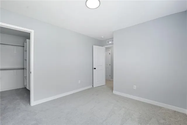 $429,950 | 701 Glenn Circle, Raymore, MO 64083