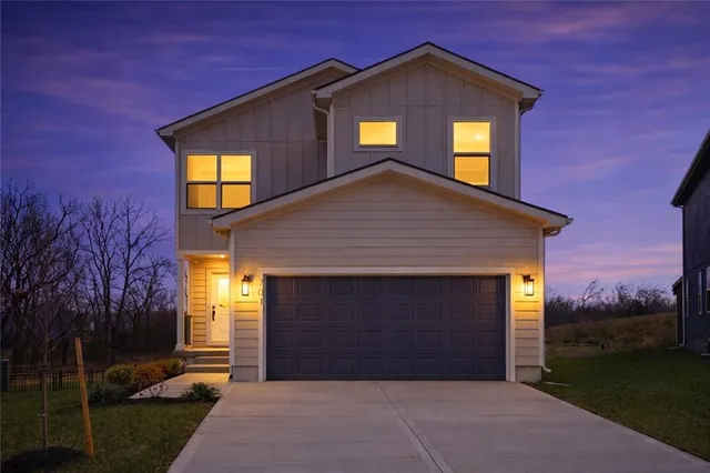 $429,950 | 701 Glenn Circle, Raymore, MO 64083