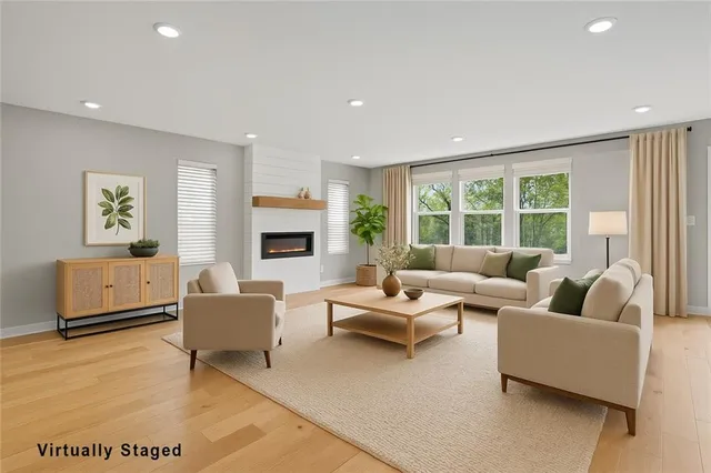 $429,950 | 701 Glenn Circle, Raymore, MO 64083