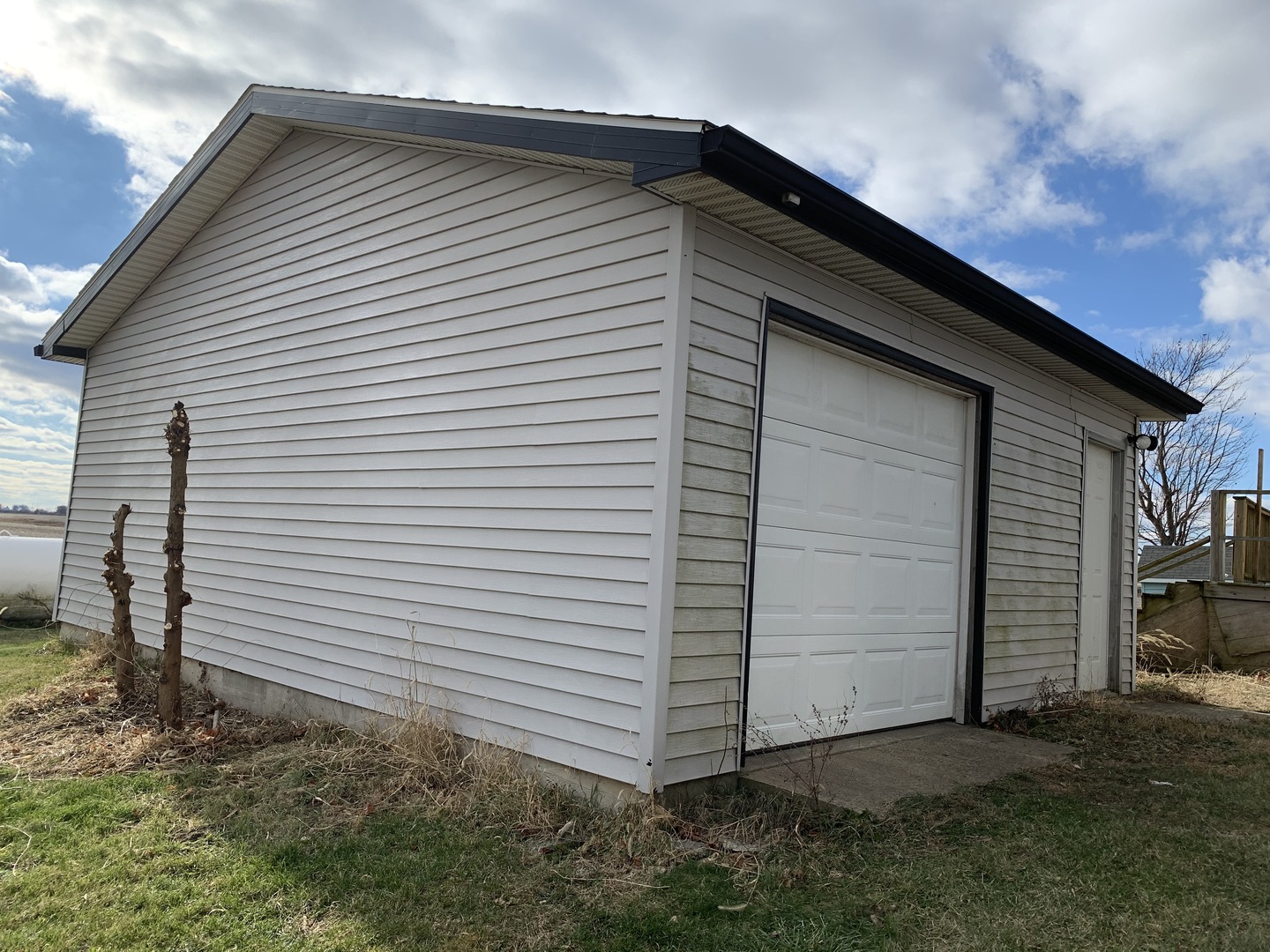 11624 Highway 17 Bonfield, IL 60913 - Photo 12 of 14 a backyard of a house