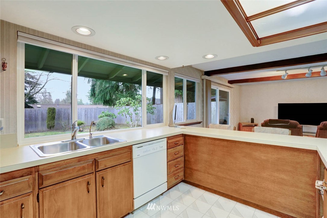 14218 Southeast 165th Place Renton, WA 98058 - Photo 8 of 25 Gallery Image 8